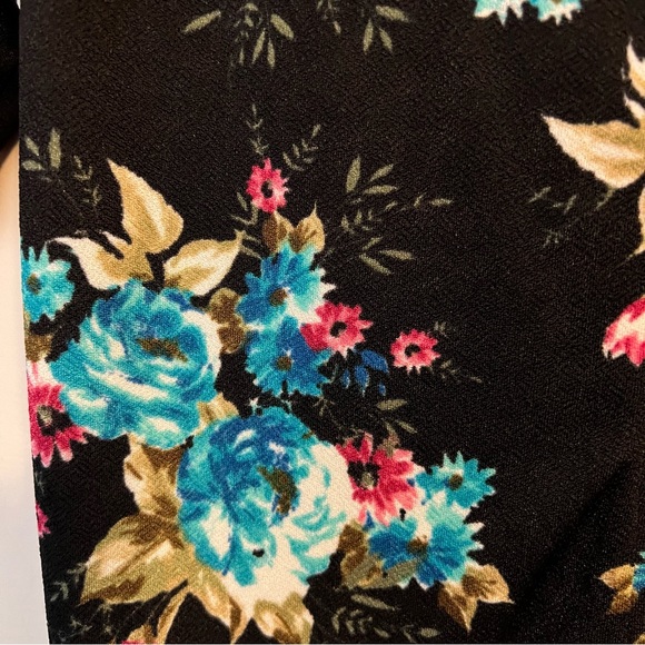 SOLD   Lularoe Amilia Floral Print Top Boxpleated Dress with Pockets Size XXS - Picture 3 of 4